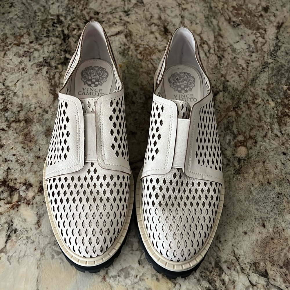 VINCE CAMUTO slip on lug sole loafer